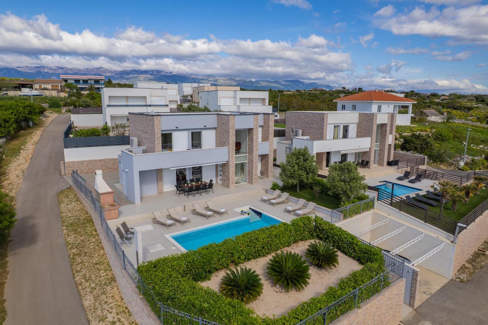 Villas Royal I With Private Pool 诺瓦利娅 外观 照片