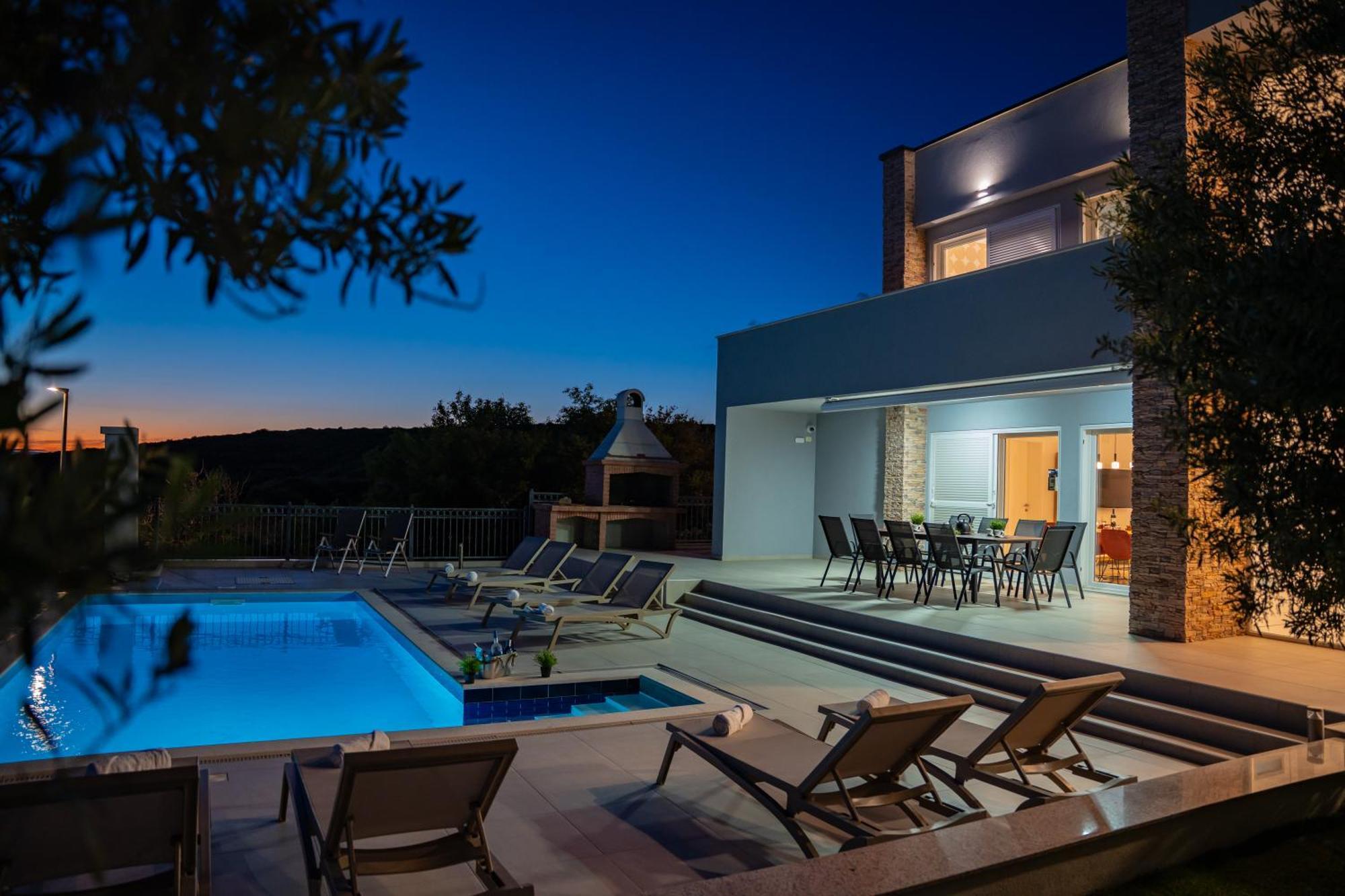 Villas Royal I With Private Pool 诺瓦利娅 外观 照片