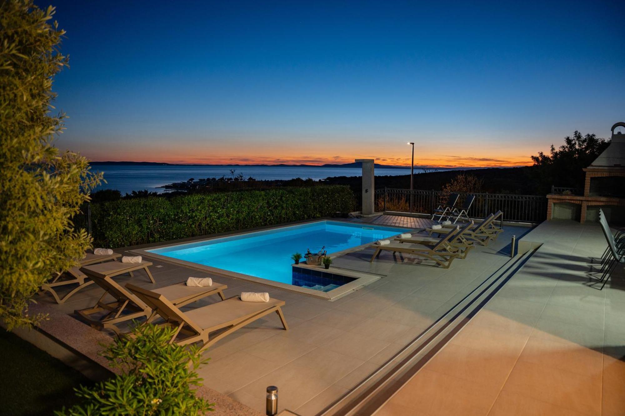 Villas Royal I With Private Pool 诺瓦利娅 外观 照片